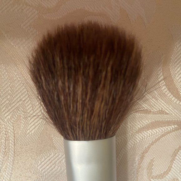 Glominerals Powder Brush - New; never used - Picture 3 of 3
